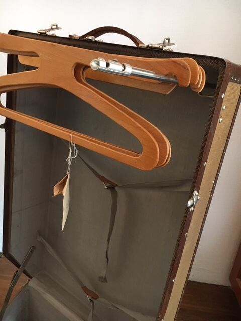 Wardrobe travel 48 h, 1900