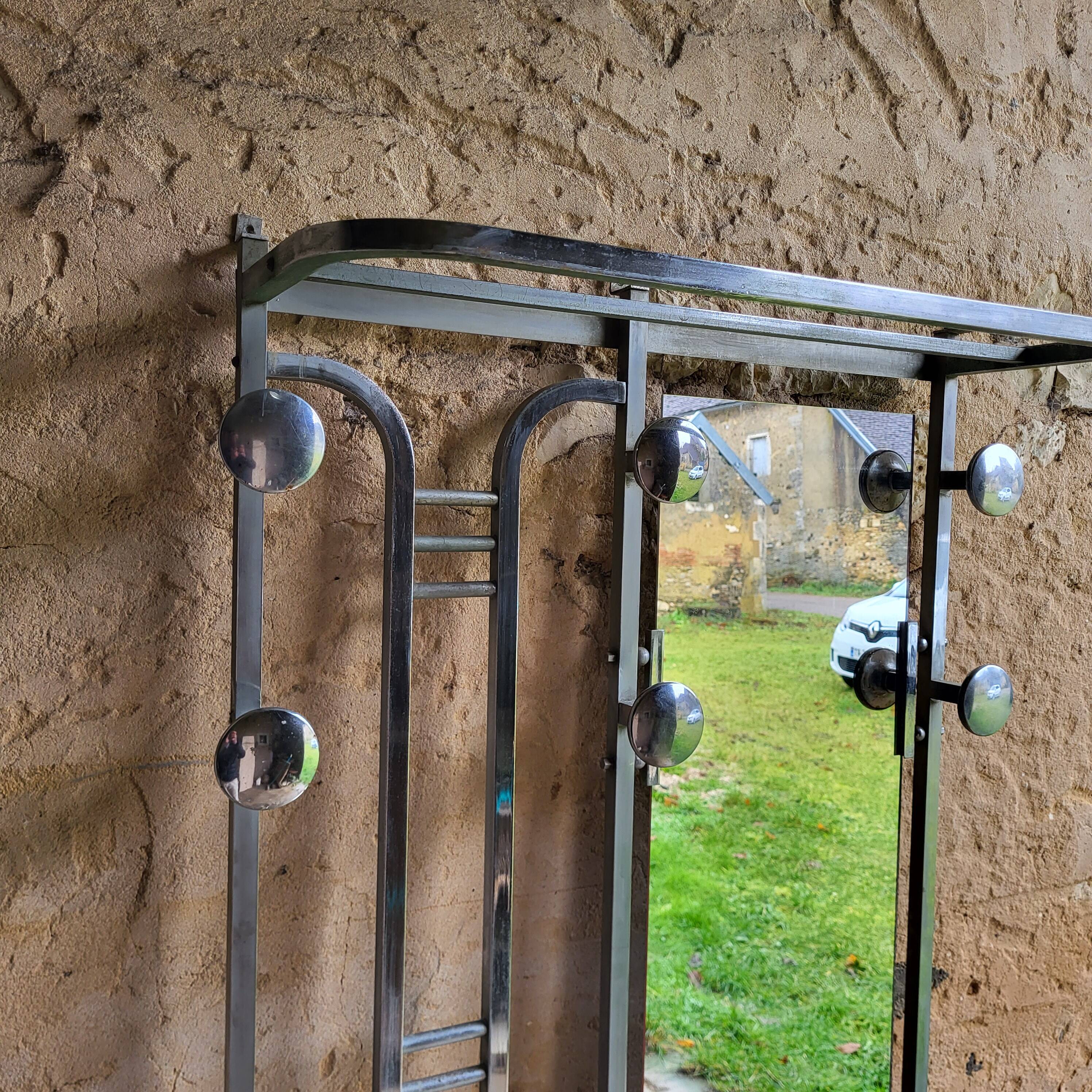 Entrance hall / Coat rack