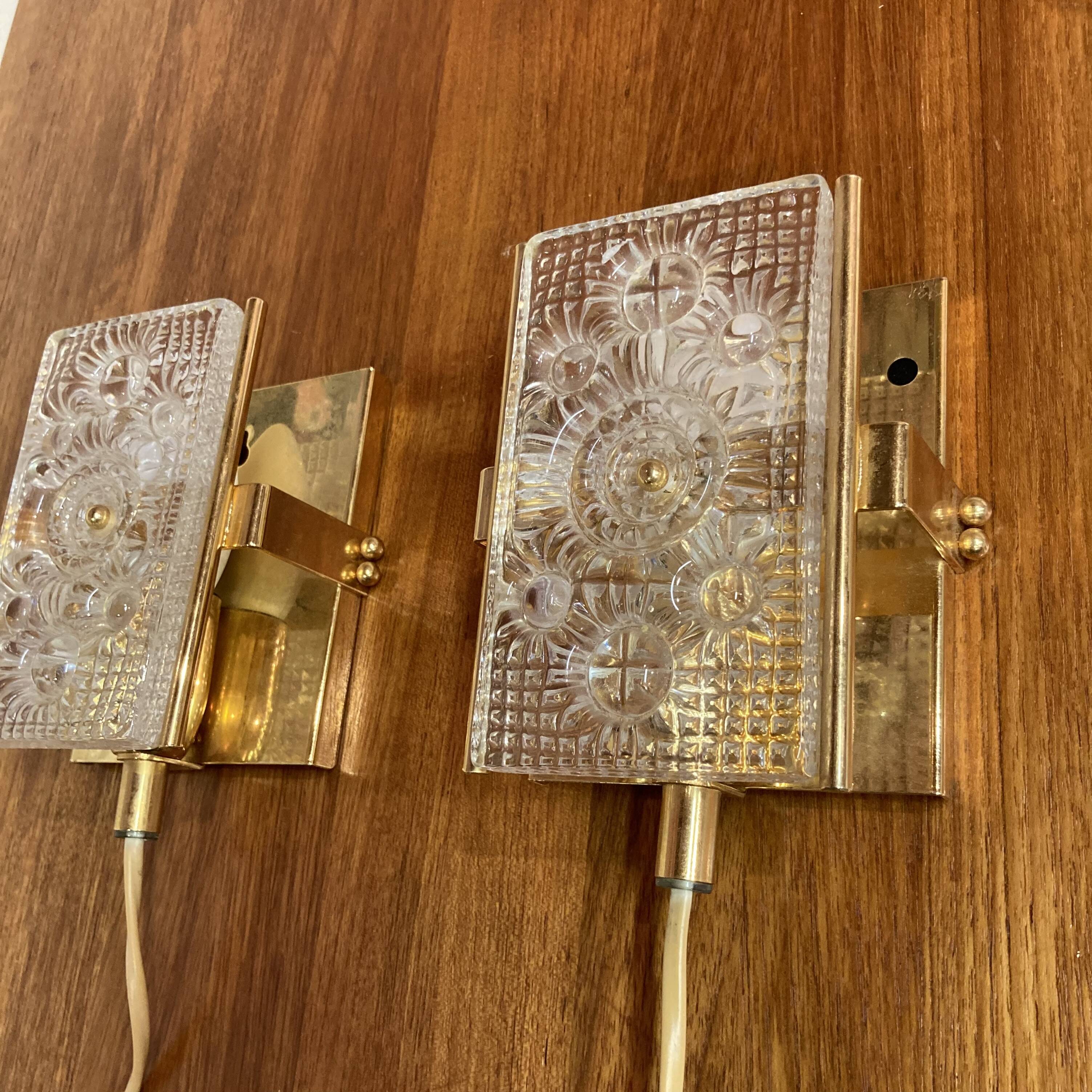 Pair of glass wall lights in Scandinavian design from the 1950s.