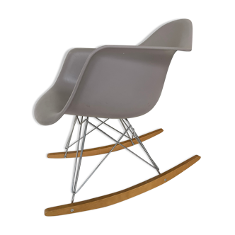 Rocking-chair by Charles & Ray Eames, Vitra edition