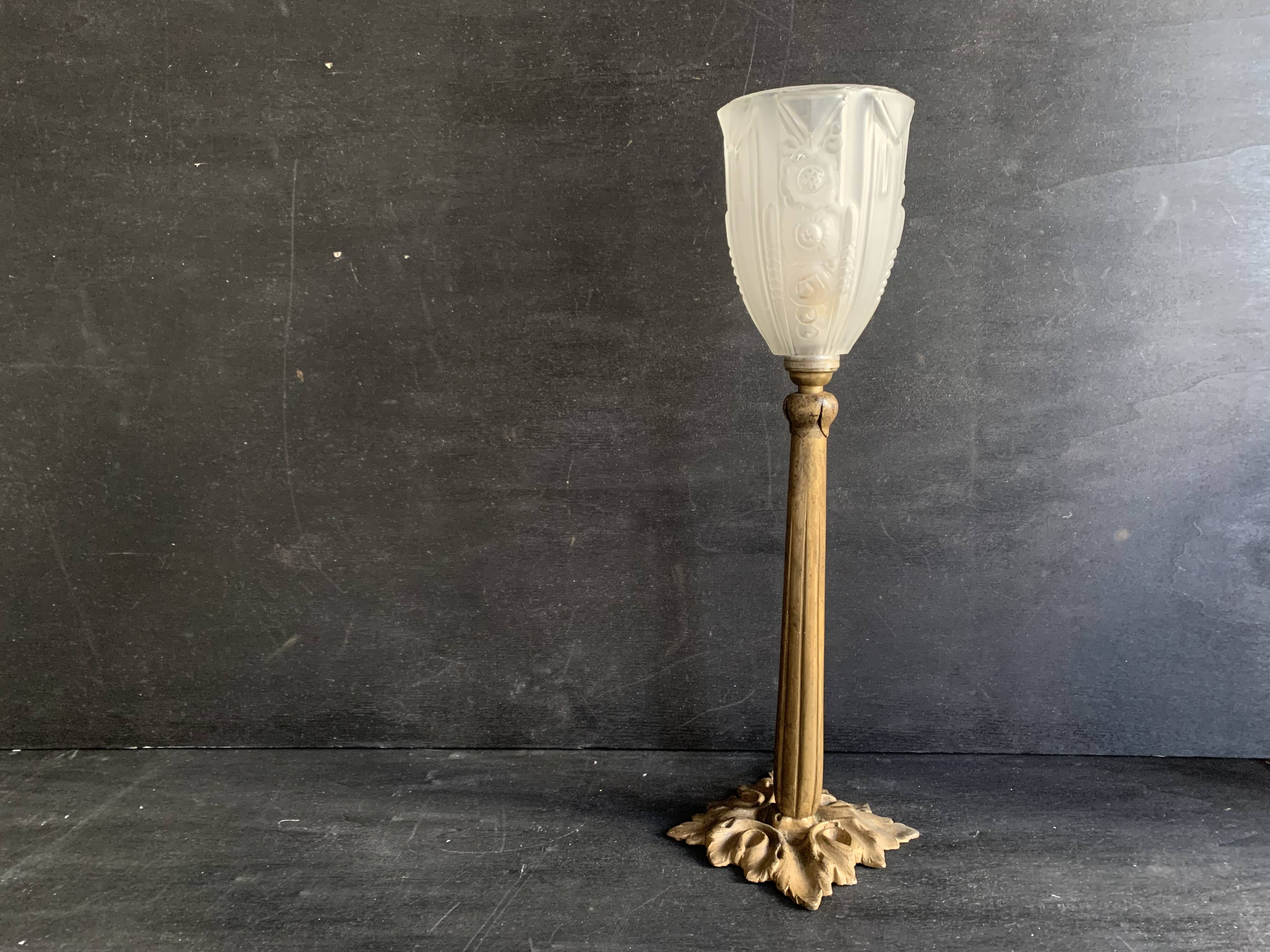 Lampe Napoléon III en bronze et tulipe en verre pressé