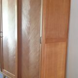 Parisian wardrobe with sliding doors