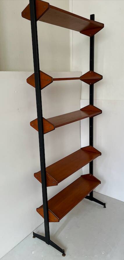 Italian standing shelf