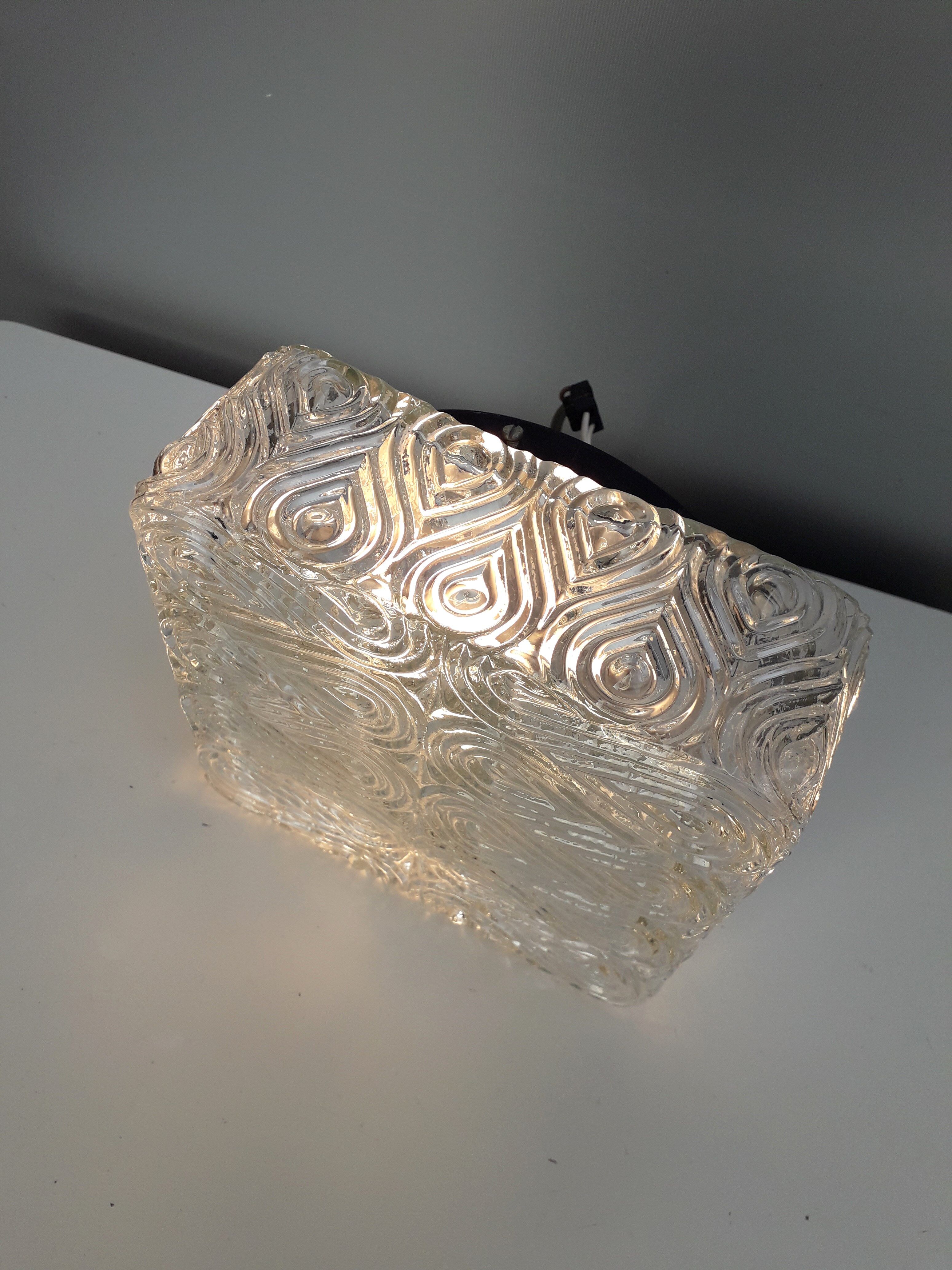 Plafonnier en verre moulé pressé - carré - 1970-80