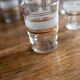Lot de 8 verres granités blancs