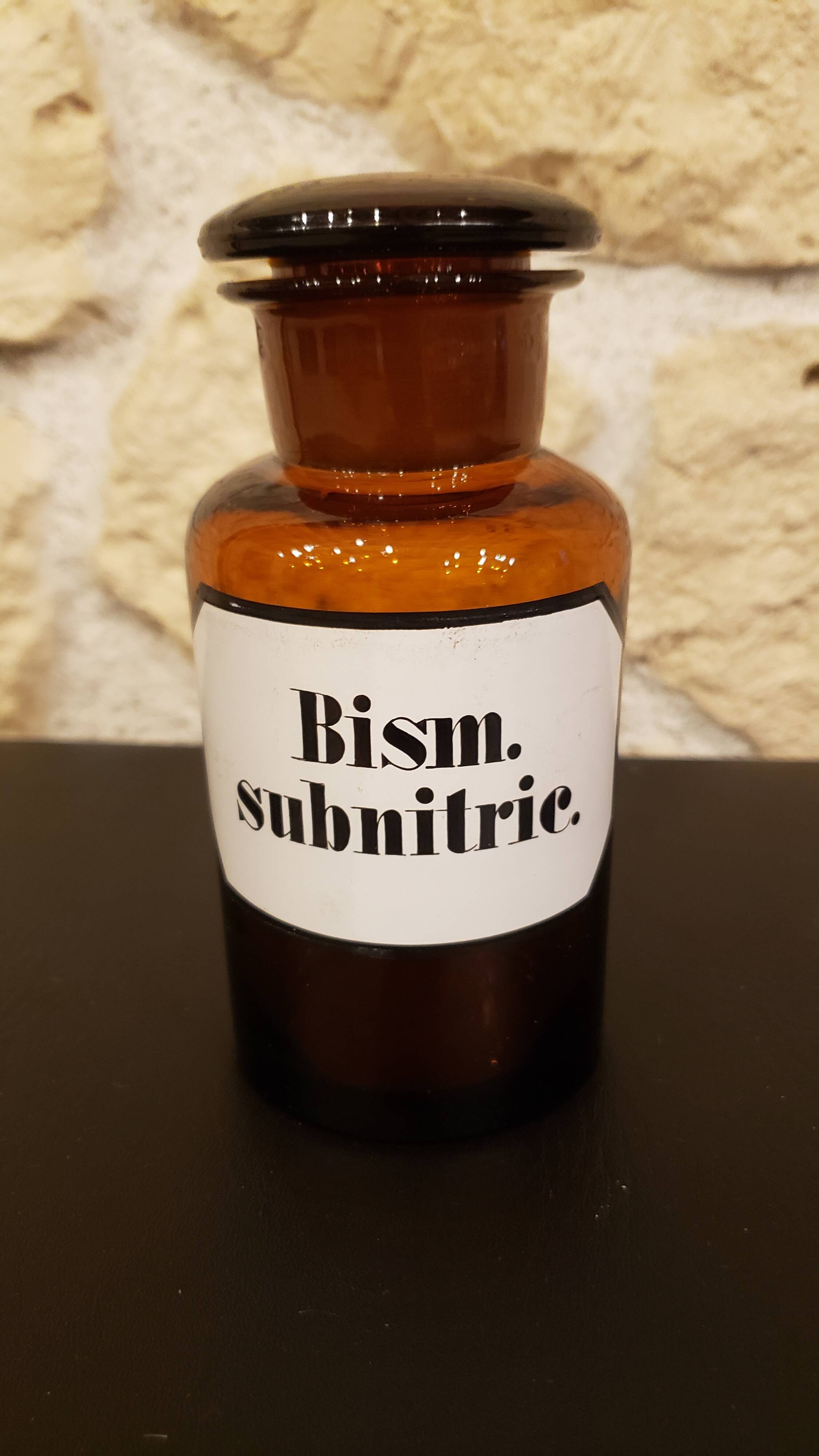 Amber apothecary bottle Bism.subnitric.