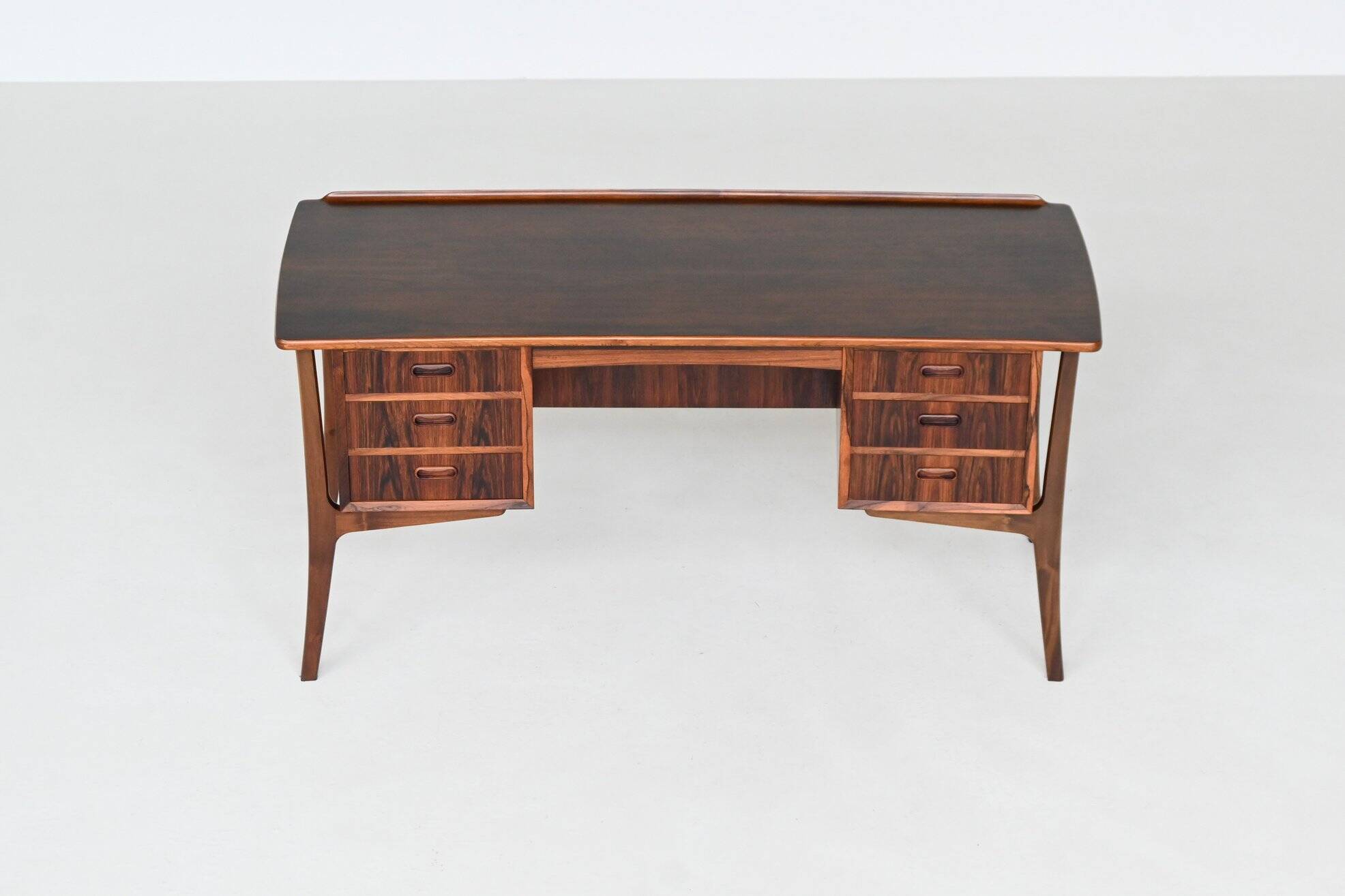 Svend Aage Madsen writing desk in rosewood H.P. Hansen Denmark 1960