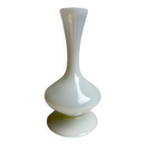 Small vase in white opaline 40s