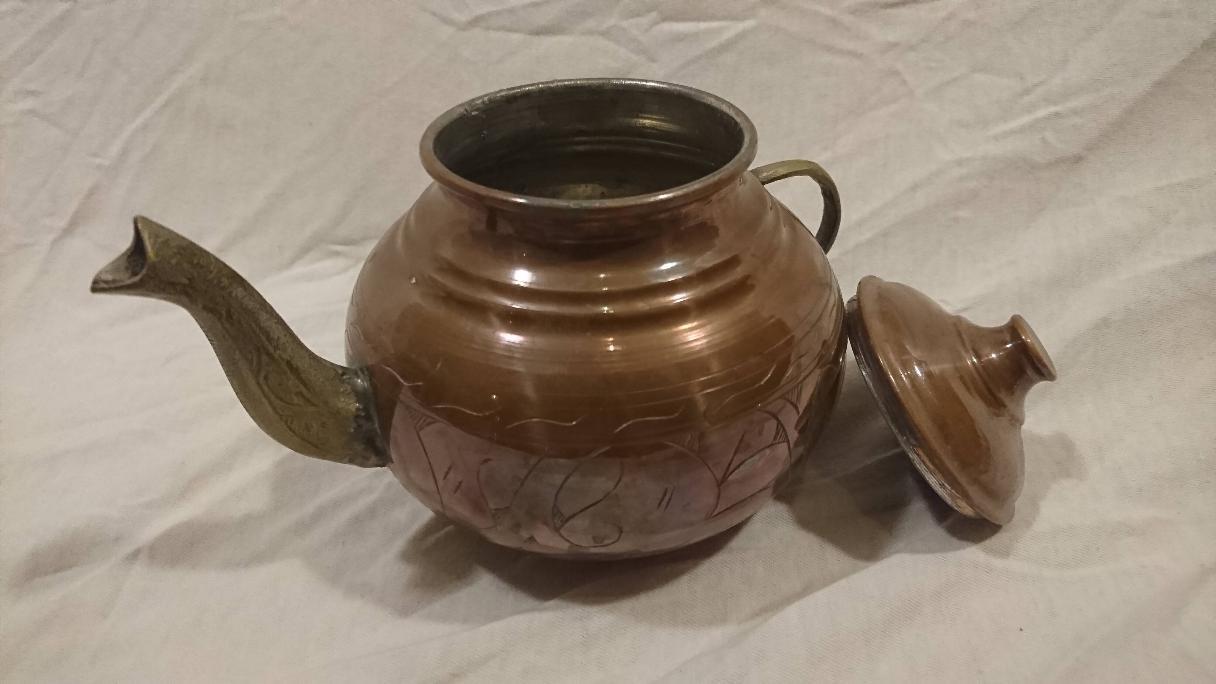 Copper and old brass theiere
