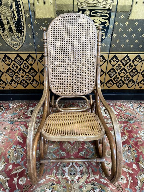 Rocking-chair Thonet en bois courbé et cannage