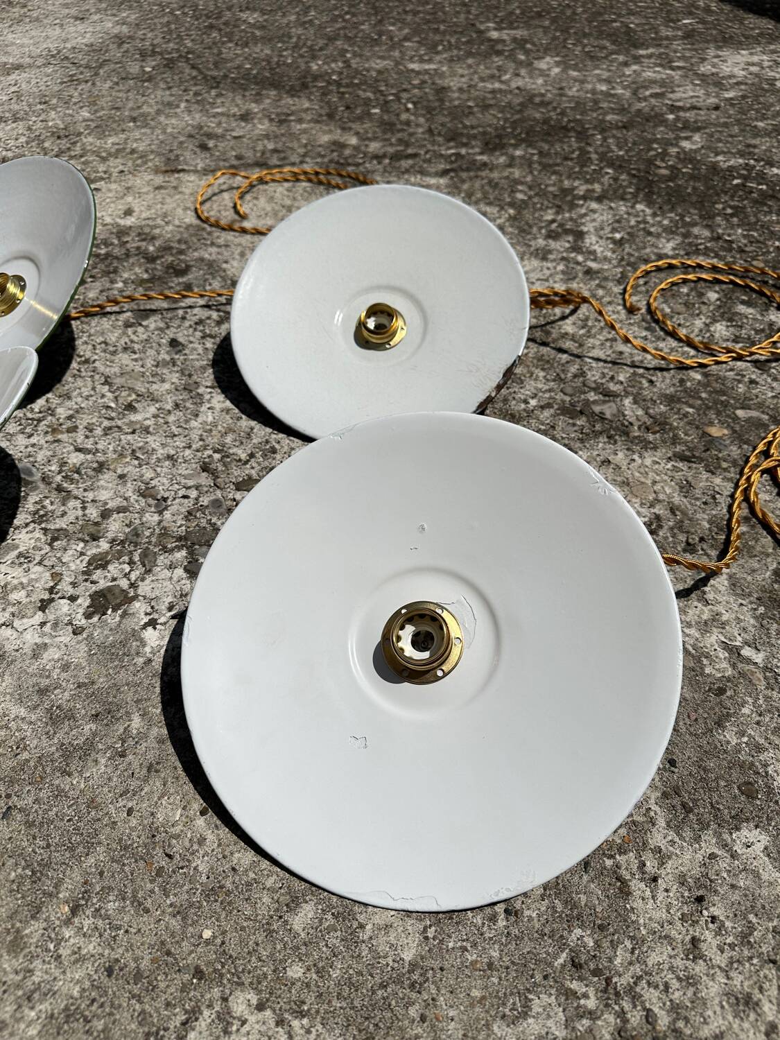 Set of 4 vintage pendant lights with enamelled sheet metal lampshades – Industrial Farmhouse