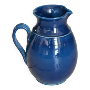 Grand pichet bleu signé