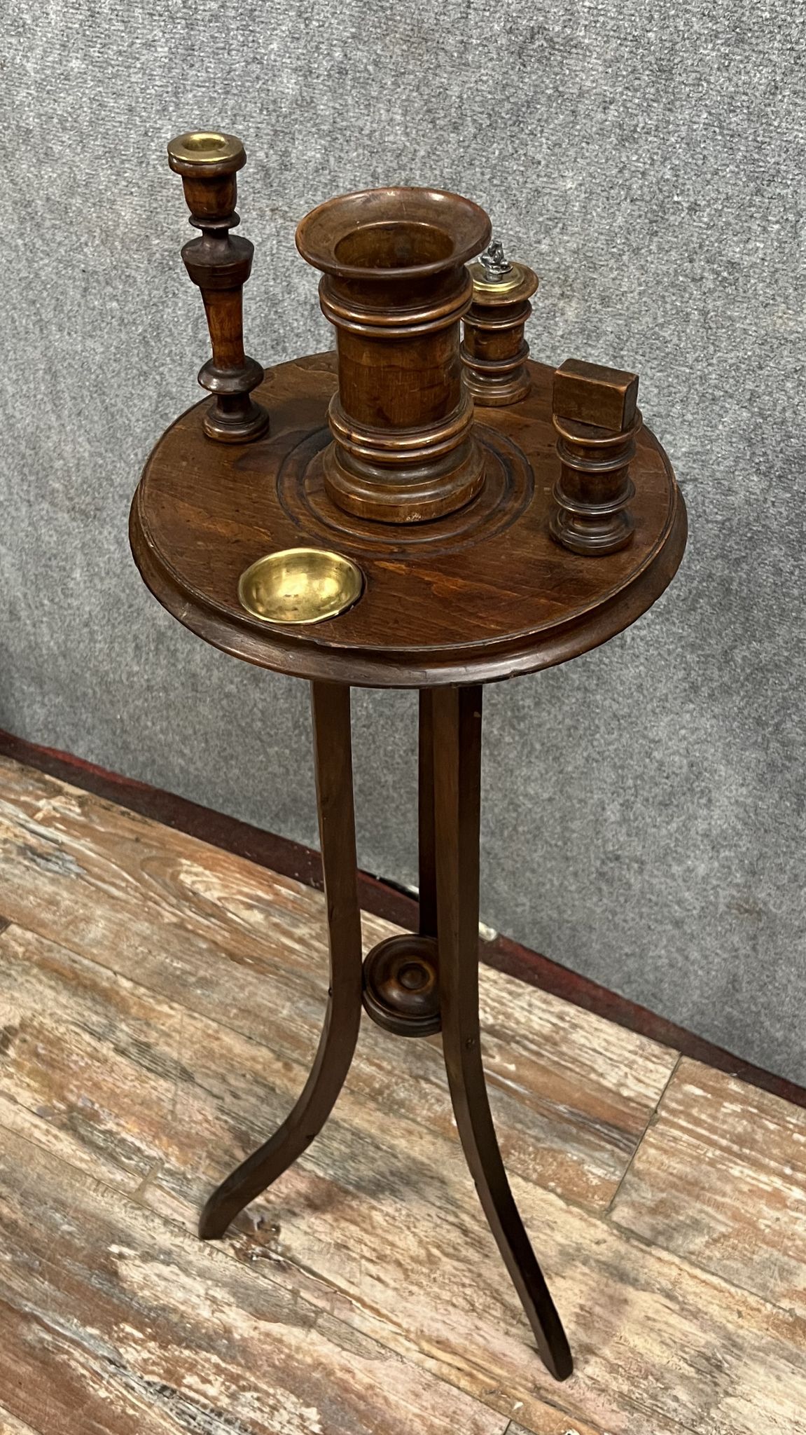 Table de fumeur époque Napoléon III en bois massif vers 1880