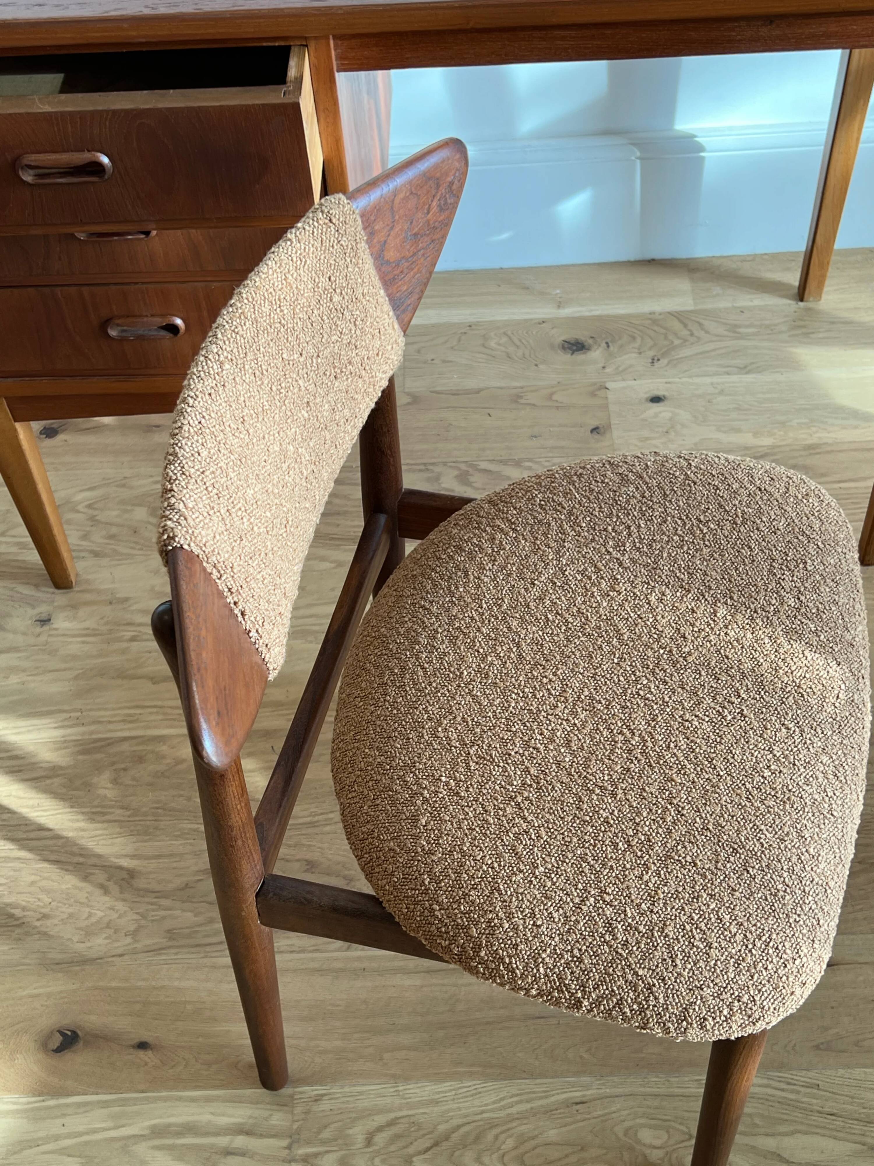 Chaise scandinave vintage en bouclette terracotta « Else »