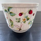 English flowerpot with strawberry decor