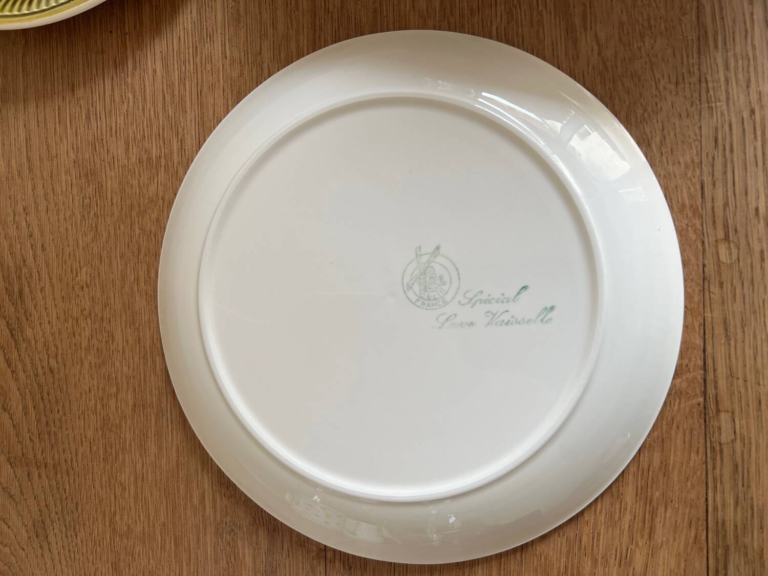 Green fish plates