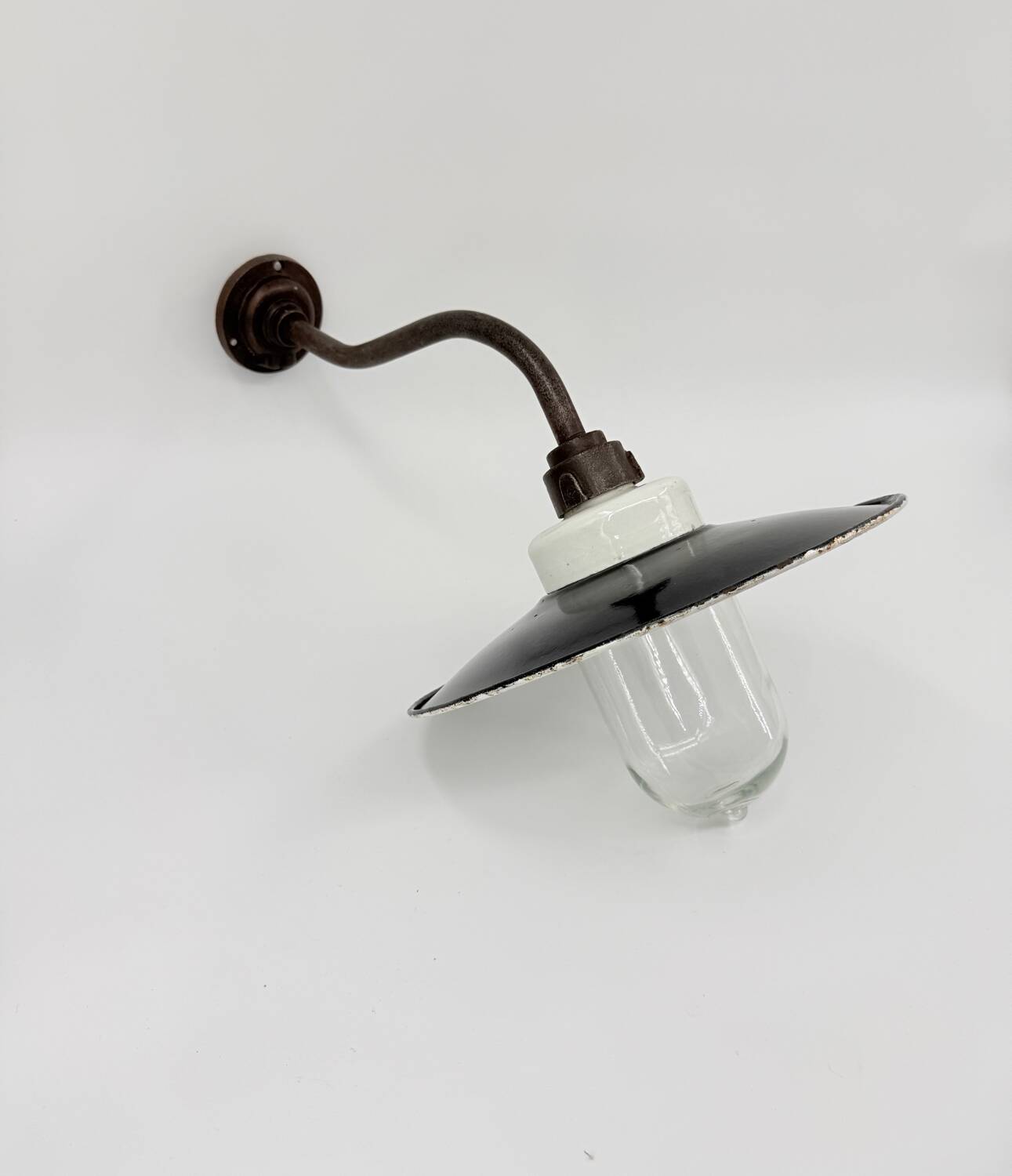 Court lamp