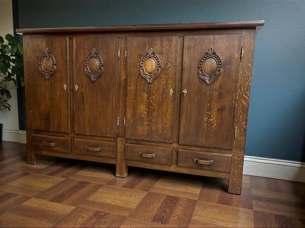 Vintage wooden sideboard / midboard
