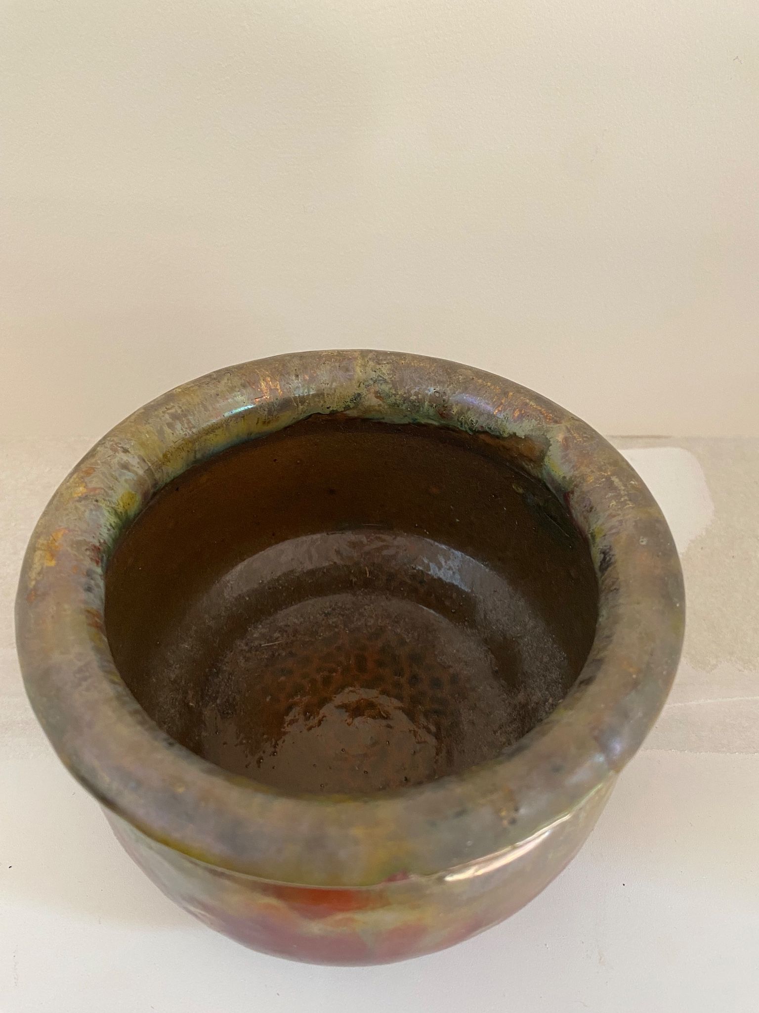 Iridescent ceramic pot