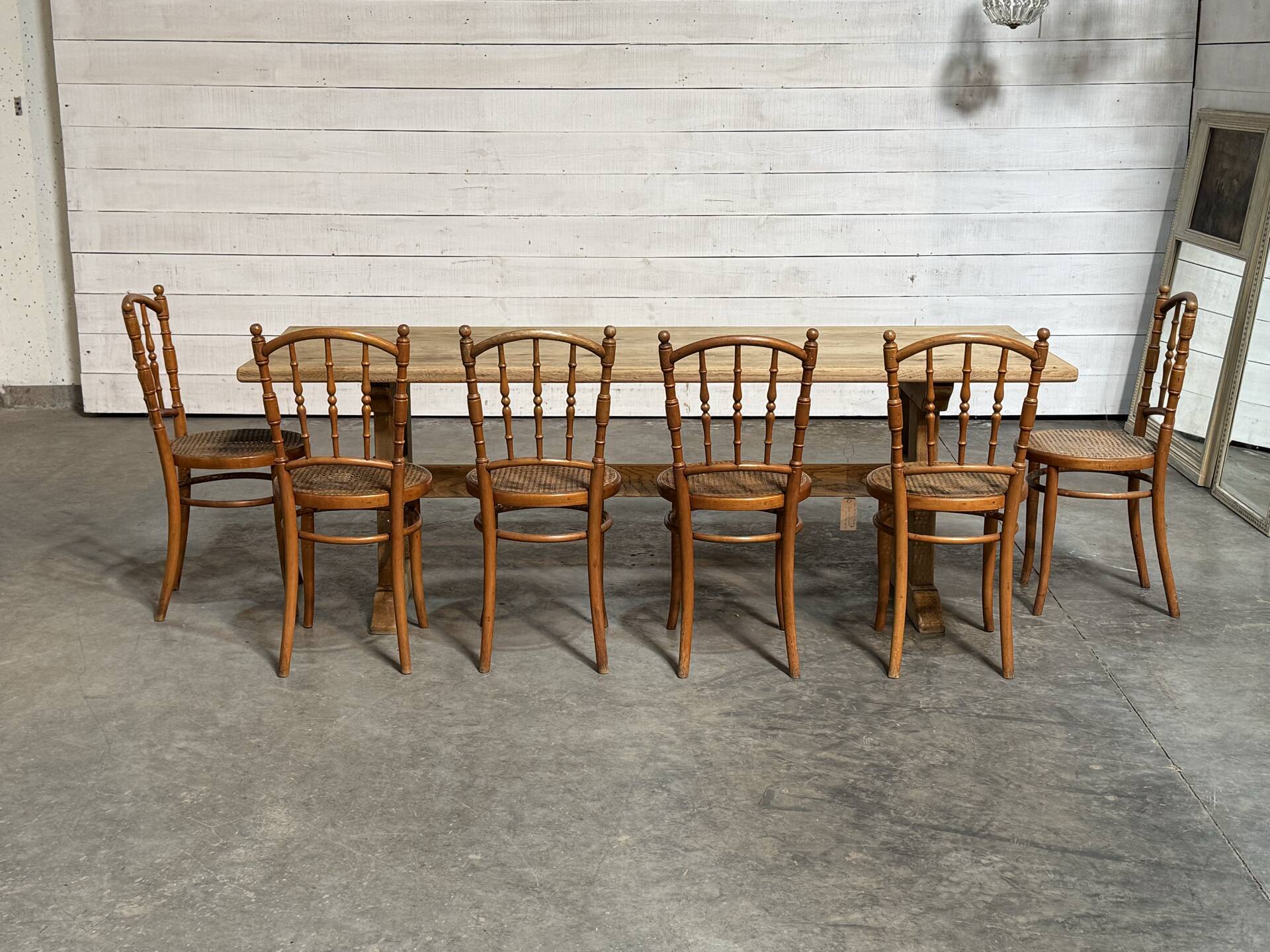 Table de style monastère
