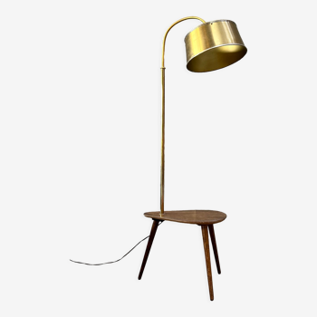 Floor lamp, 60s, gilded brass and walnut, Scandinavian style with table/end of sofa