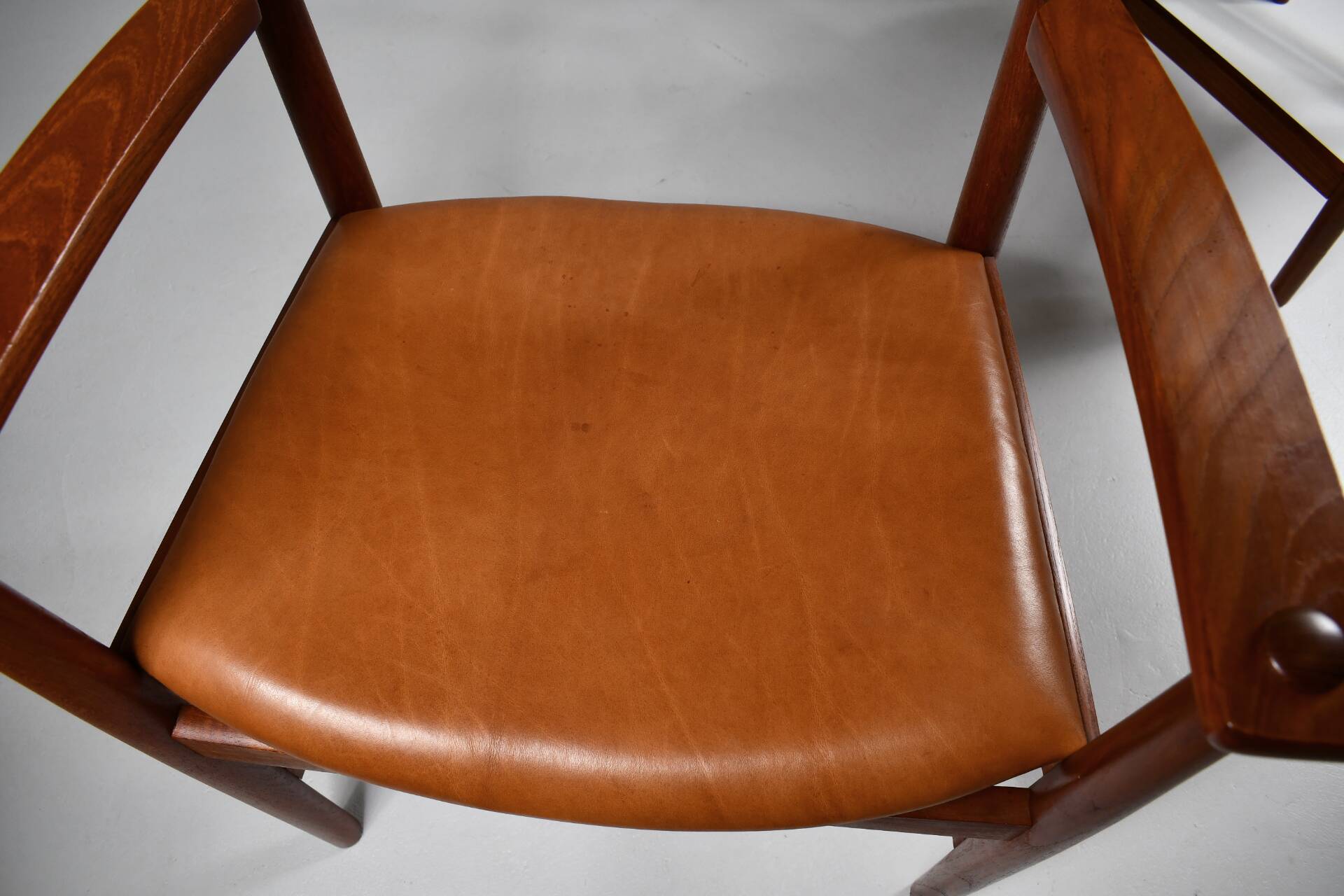 Hans Wegner CH-39 with armrests by Carl Hansen. 1962