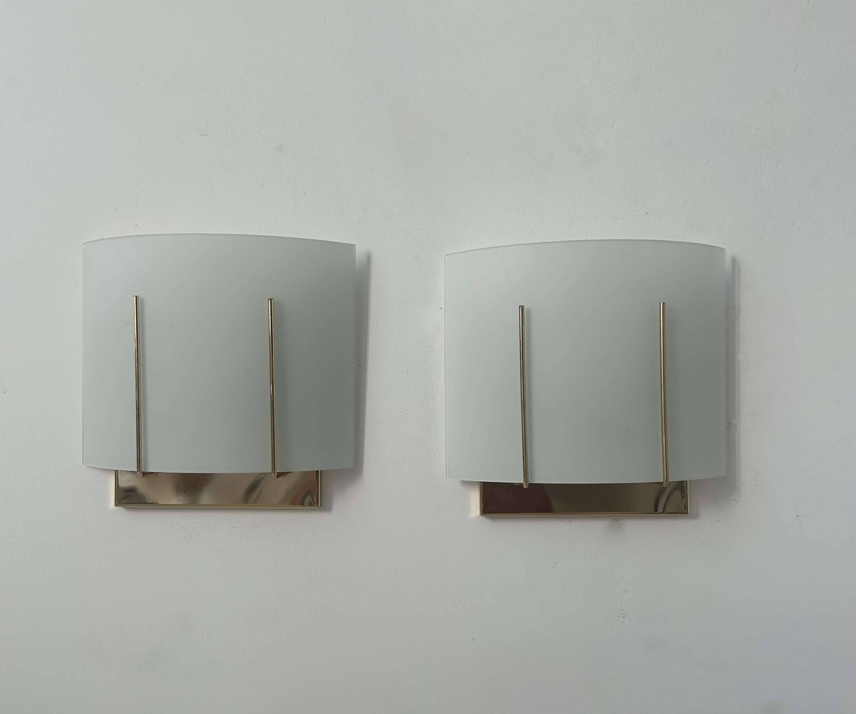 Pair of vintage wall lights, gilded brass and sandblasted glass, Italy 1970