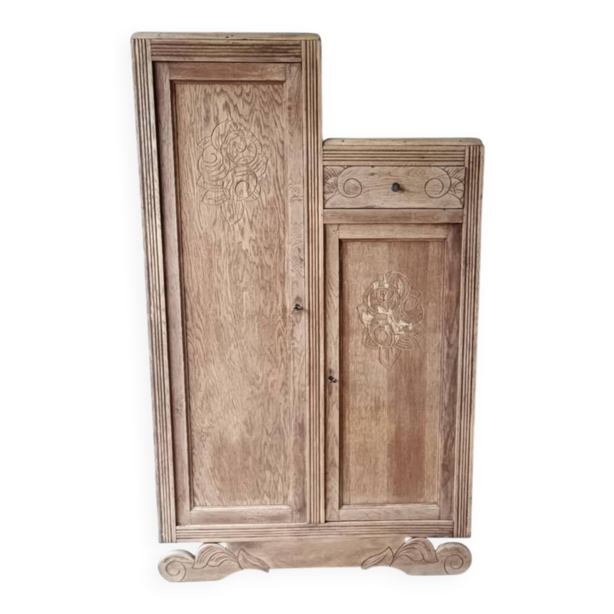 Asymmetrical wardrobe