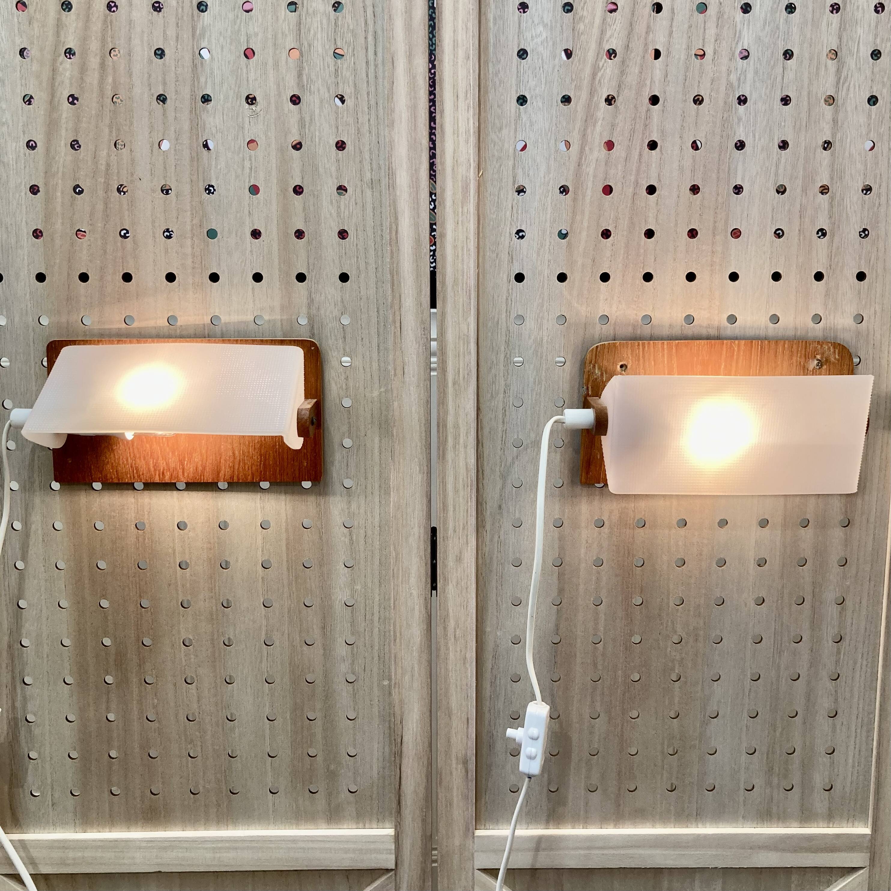 Pair of teak wall lights "scandinavian design" 1950.