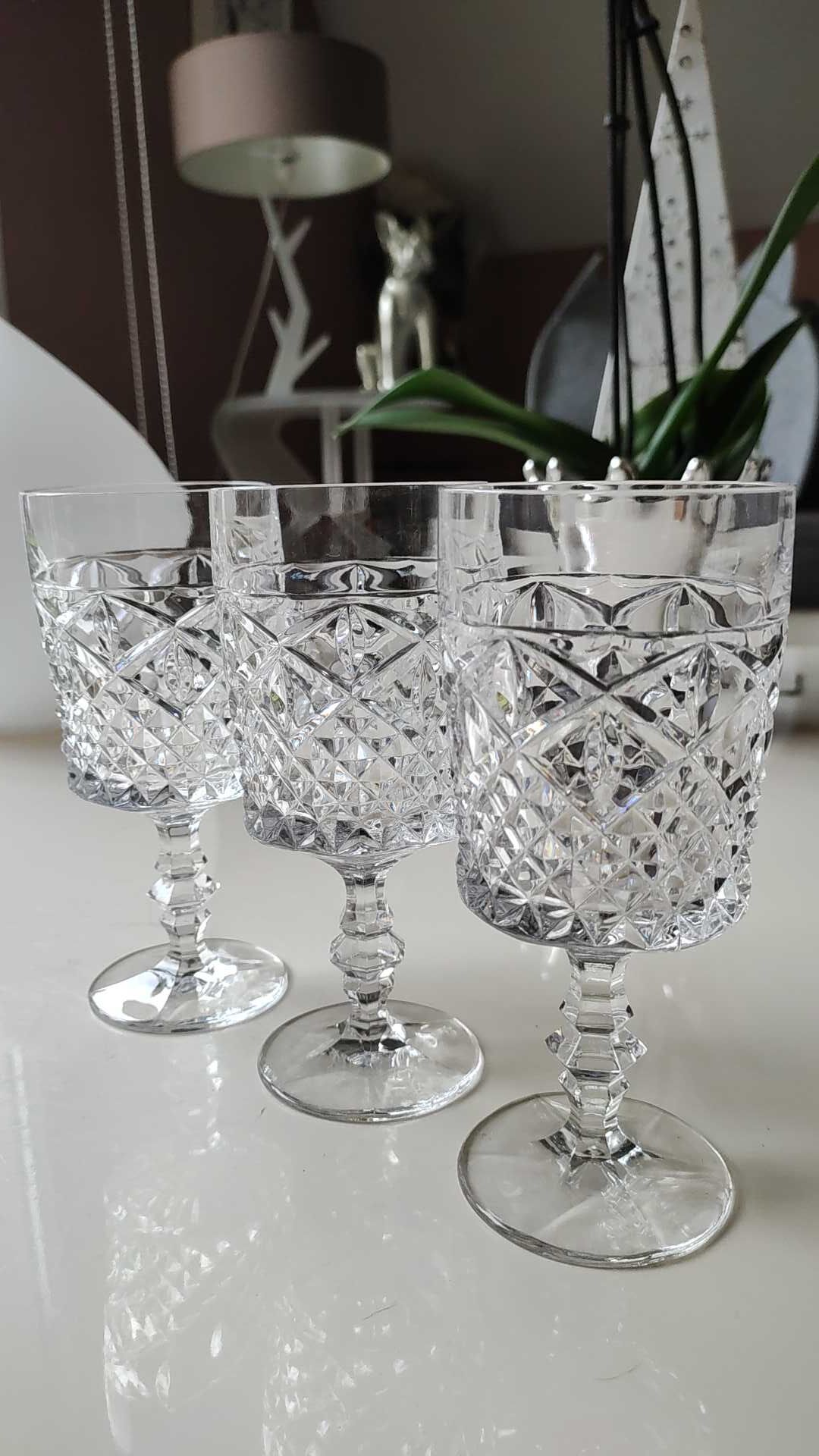 Lot 6 vintage glasses with rectangular crystal stems