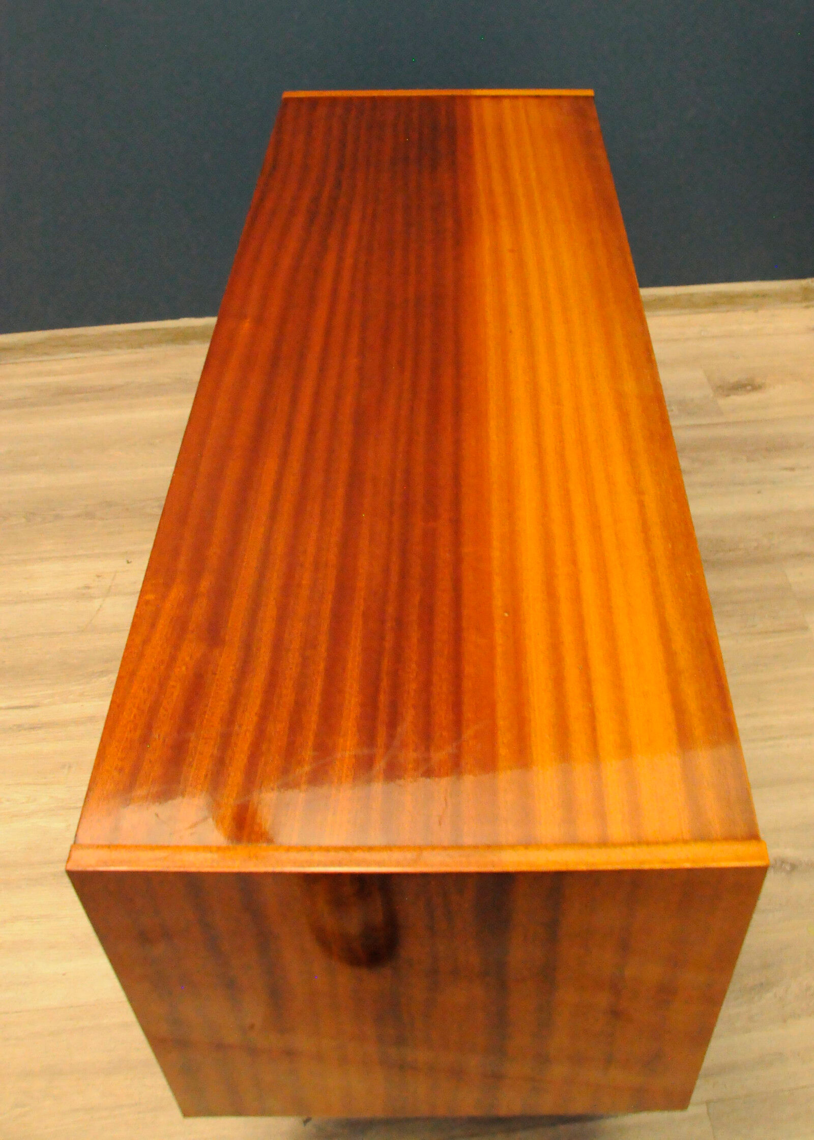 Commode Violetta avec portes coulissantes