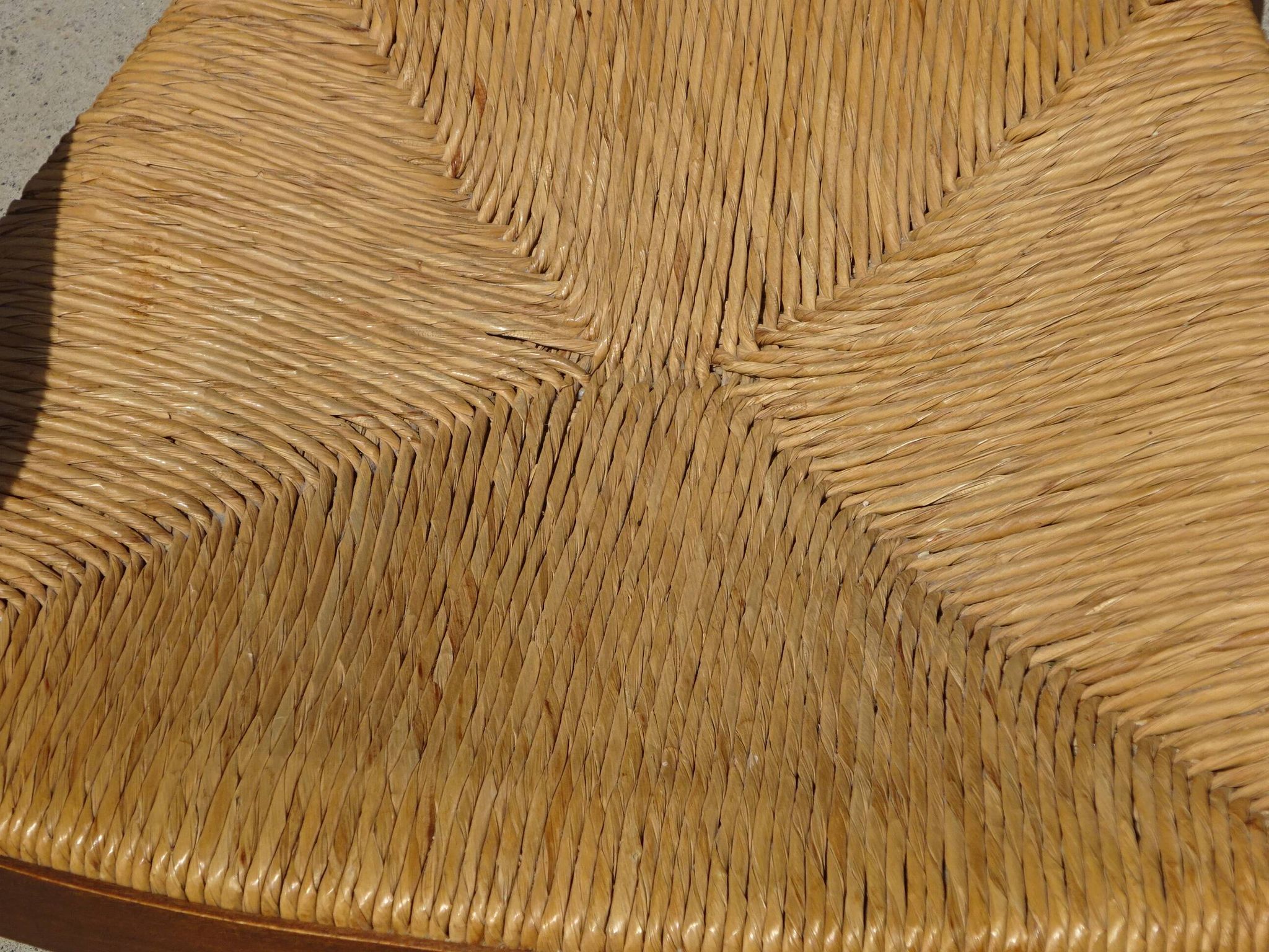 Ancien fauteuil à l'assise paillée