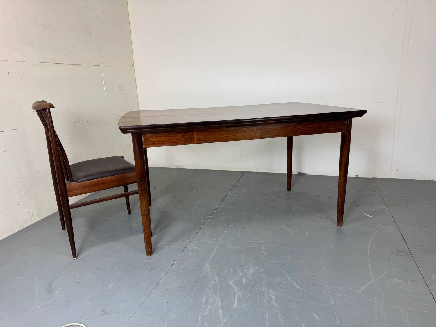 Vintage Danish Design Mid Century Modernist Rosewood extendable Rosewo