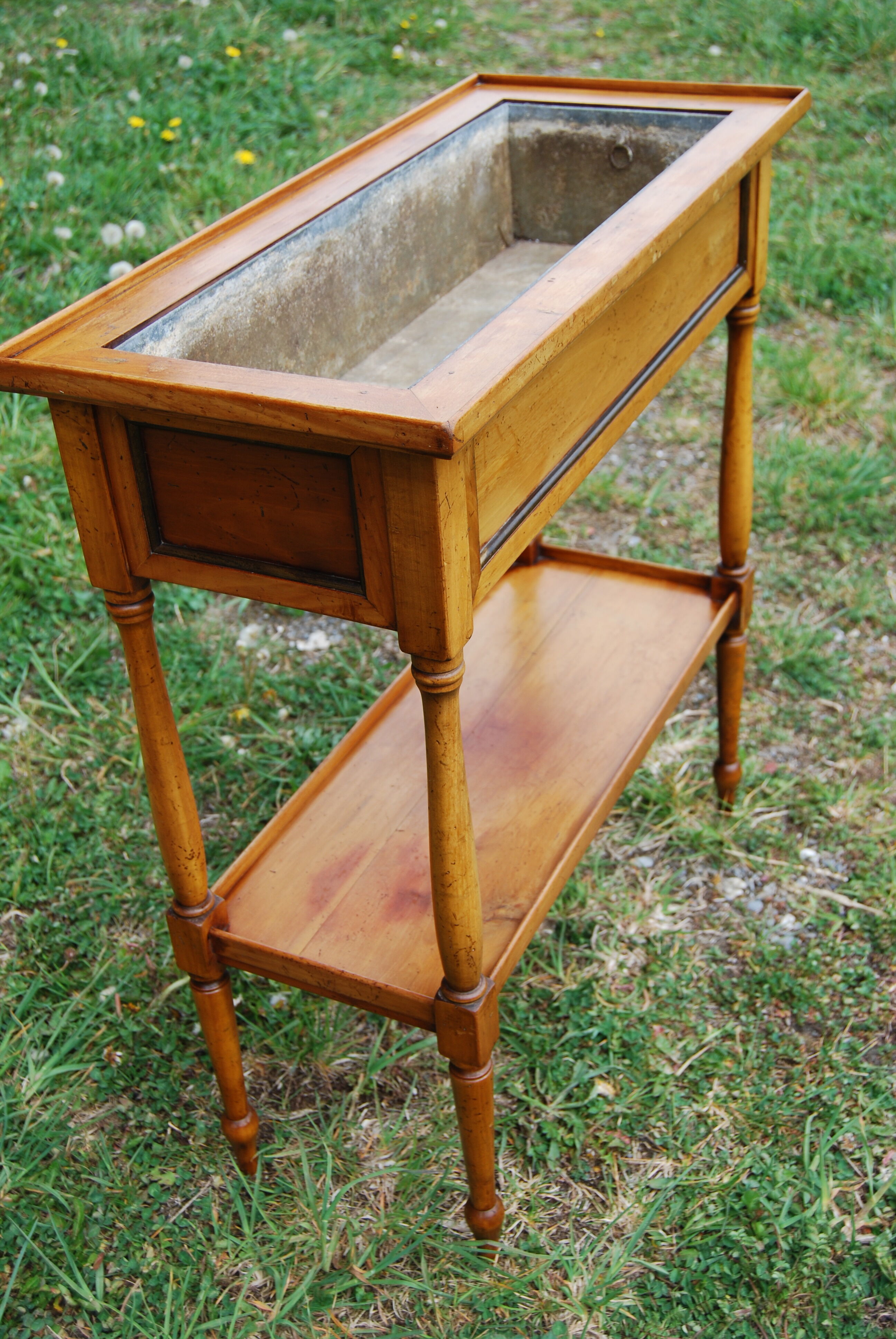 Executive-style indoor planter on feet