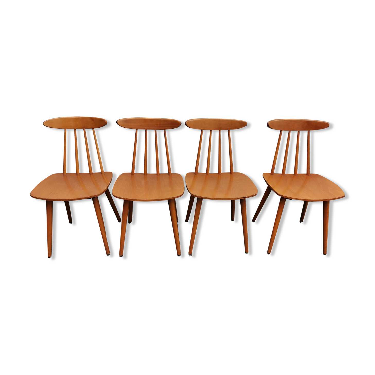 4 chaises scandinaves des années 60