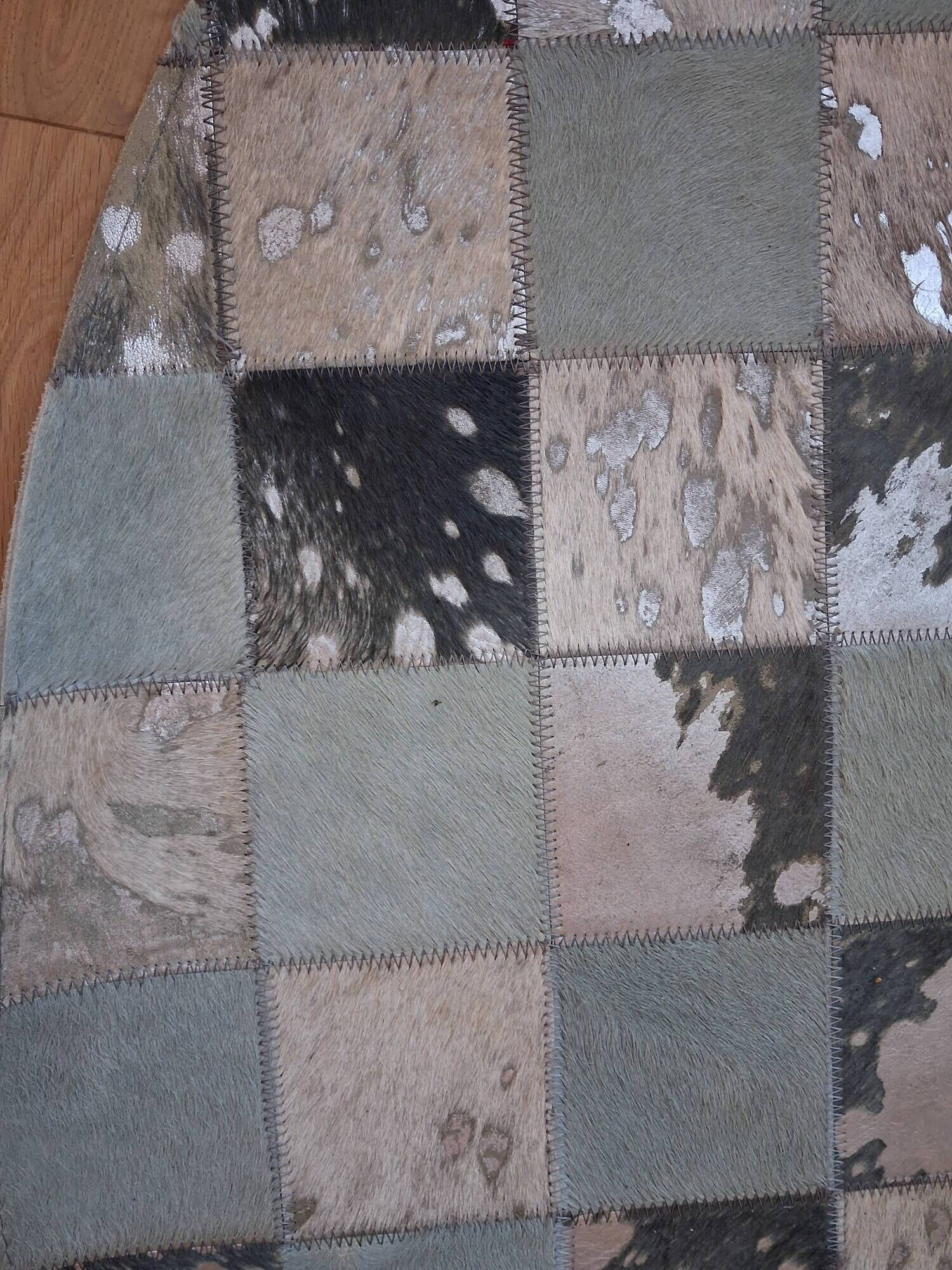 Round cowhide rug