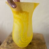 Vase en pâte de verre jaune marbré – Style Art Nouveau