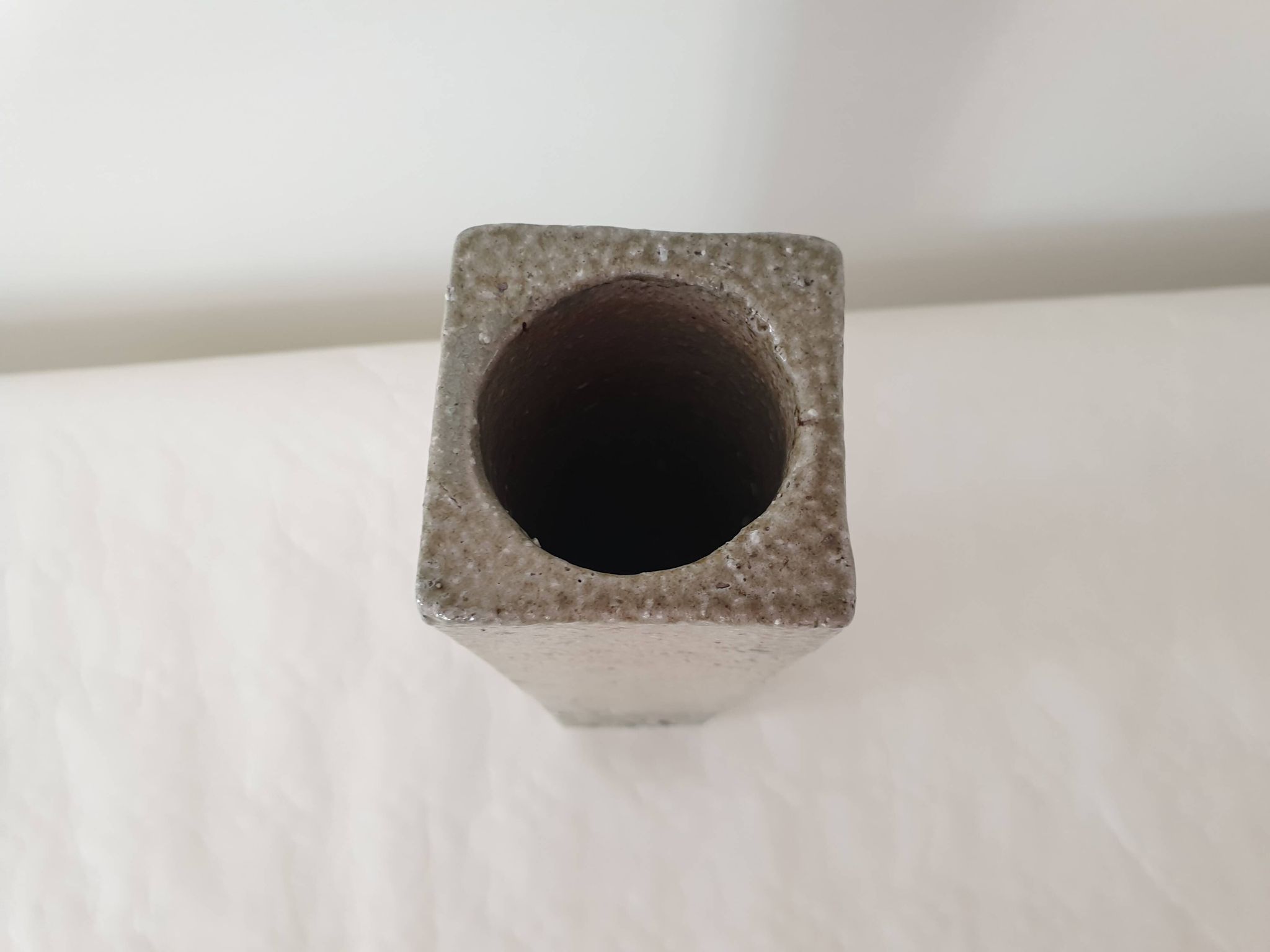 Vase carré en céramique grès signé Jean Claude Monange