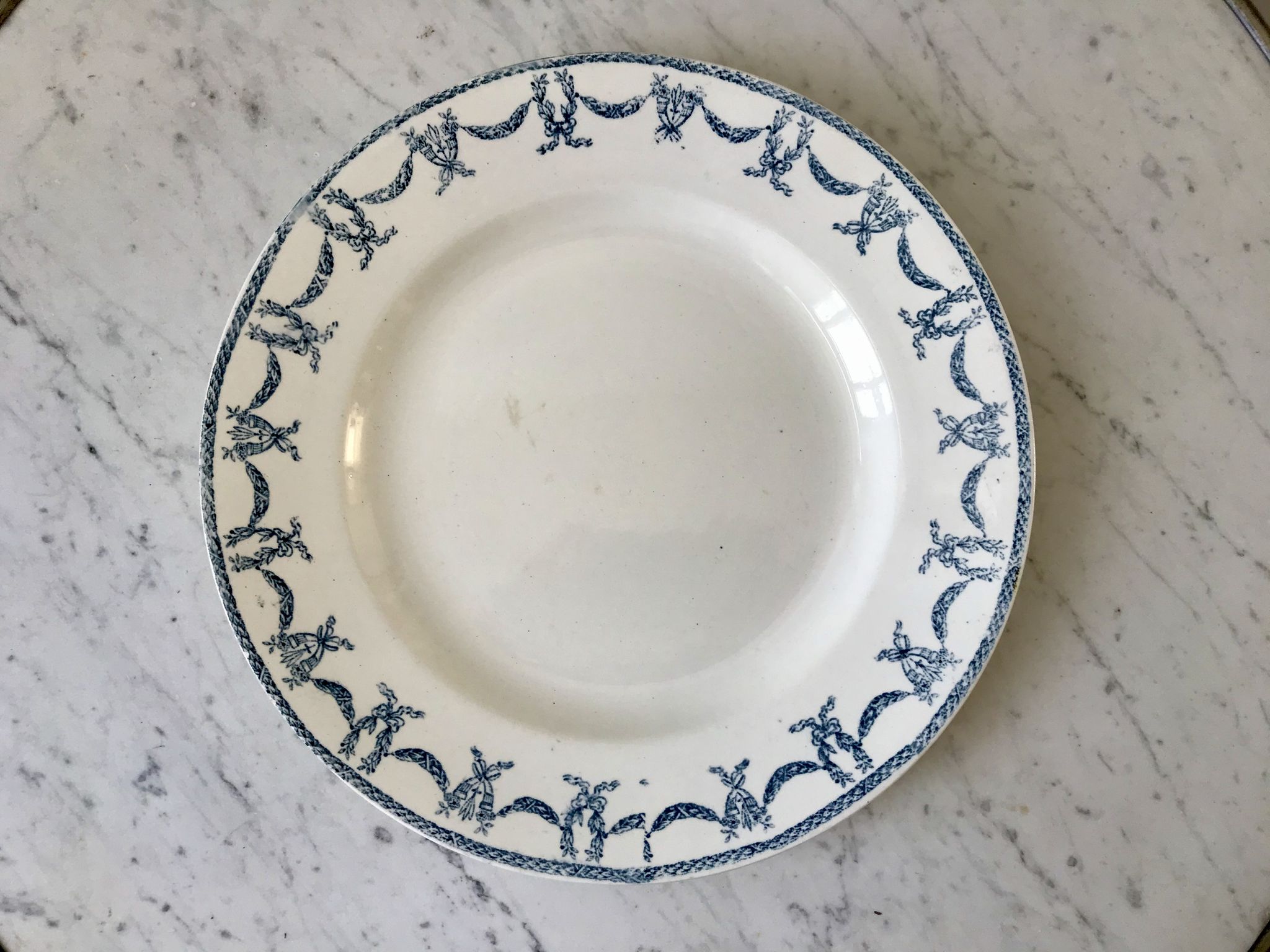 round dish in blue Iron Earth U&C Digoin Sarreguemines model Les Ternes late 19th century