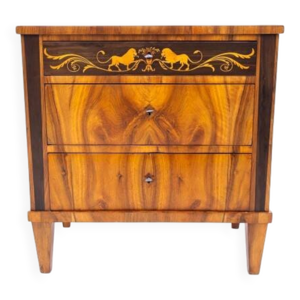 Commode en noyer unique, - vers