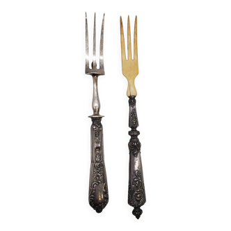 Set of 2 serving forks