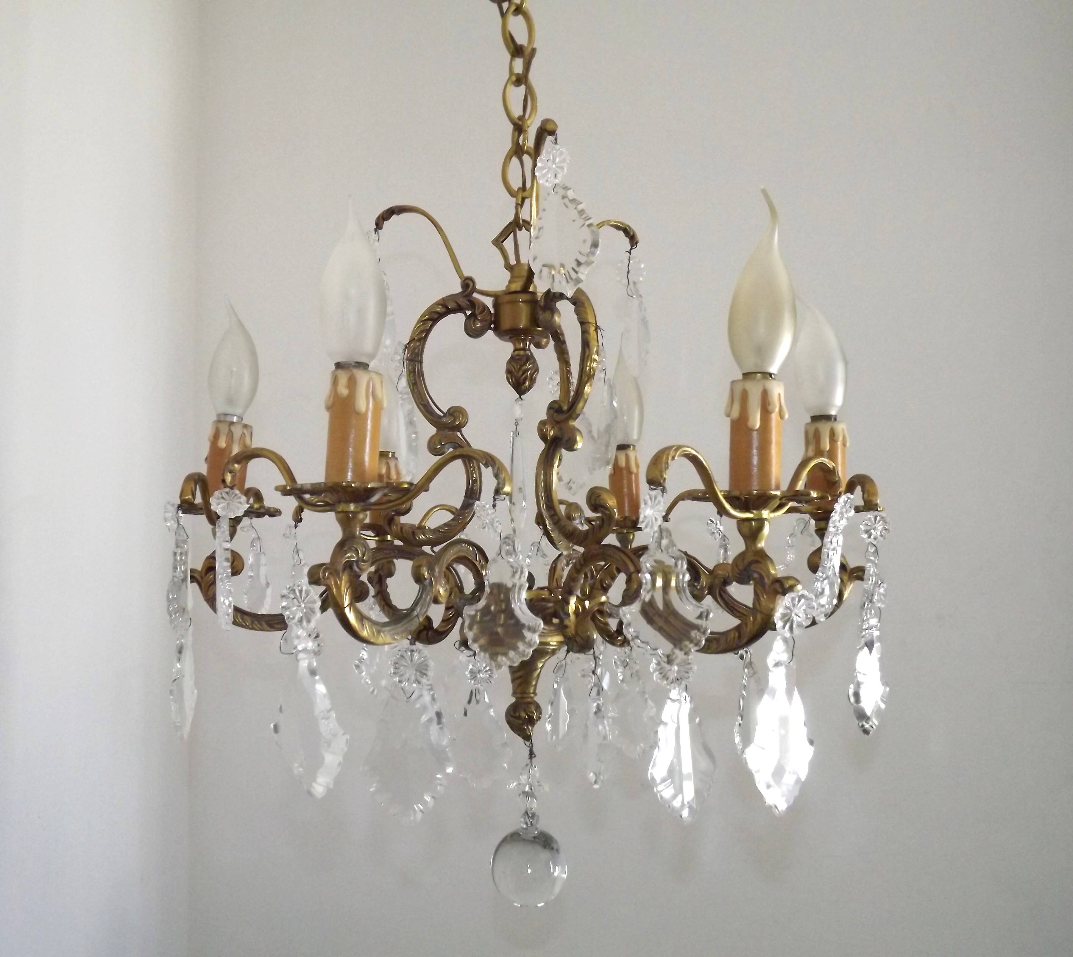 Lustre en bronze à 6 lumières, en cristal, en cage à 3 côtés de style Art Nouveau.
