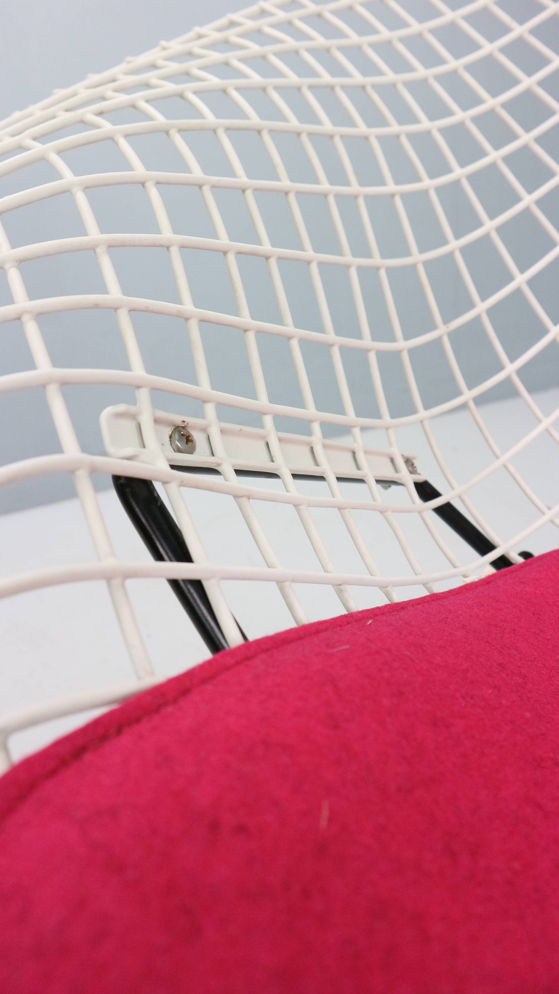 Diamond chair by Harry Bertoia in white & black metal and new seating 1960s