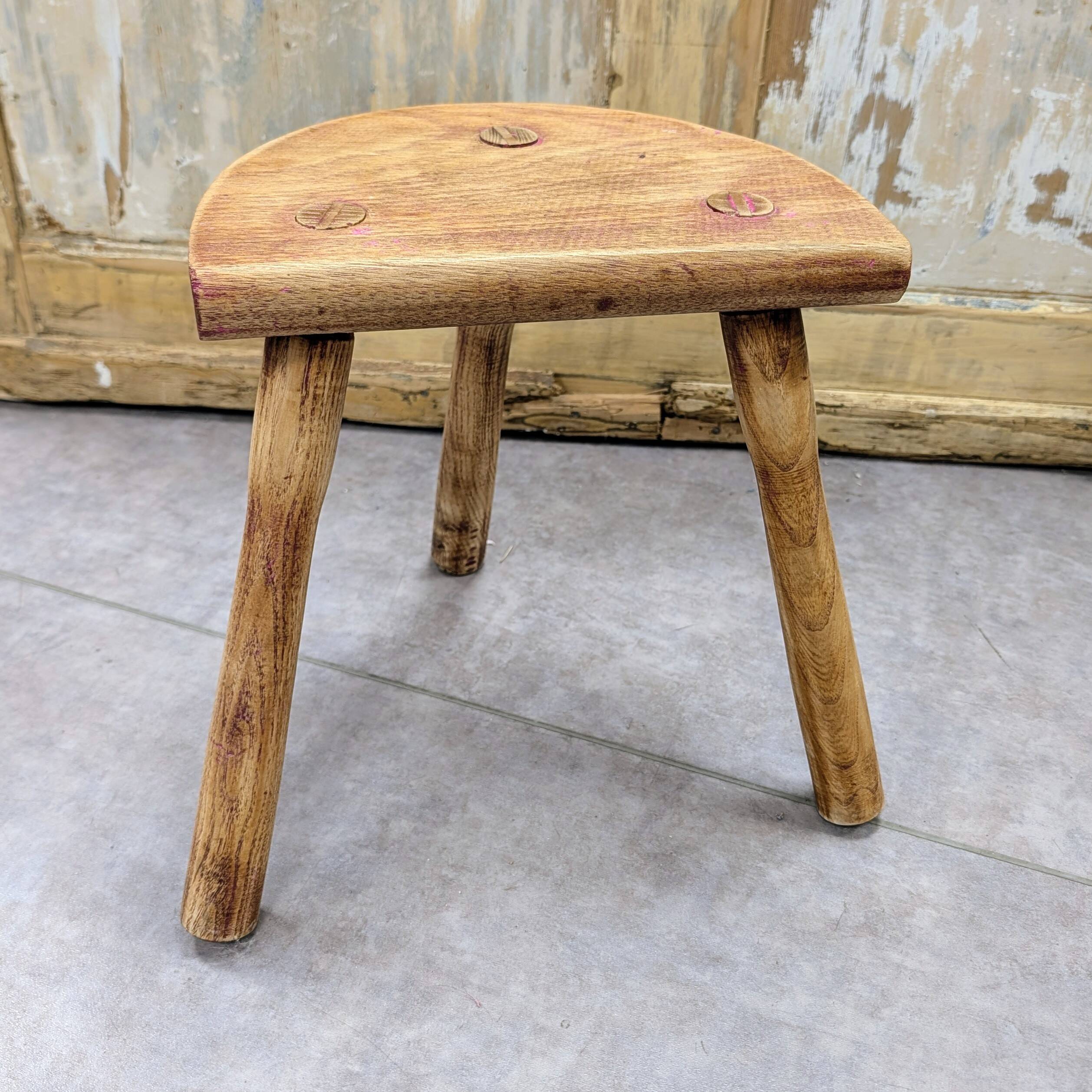 Tripod cowherd stool