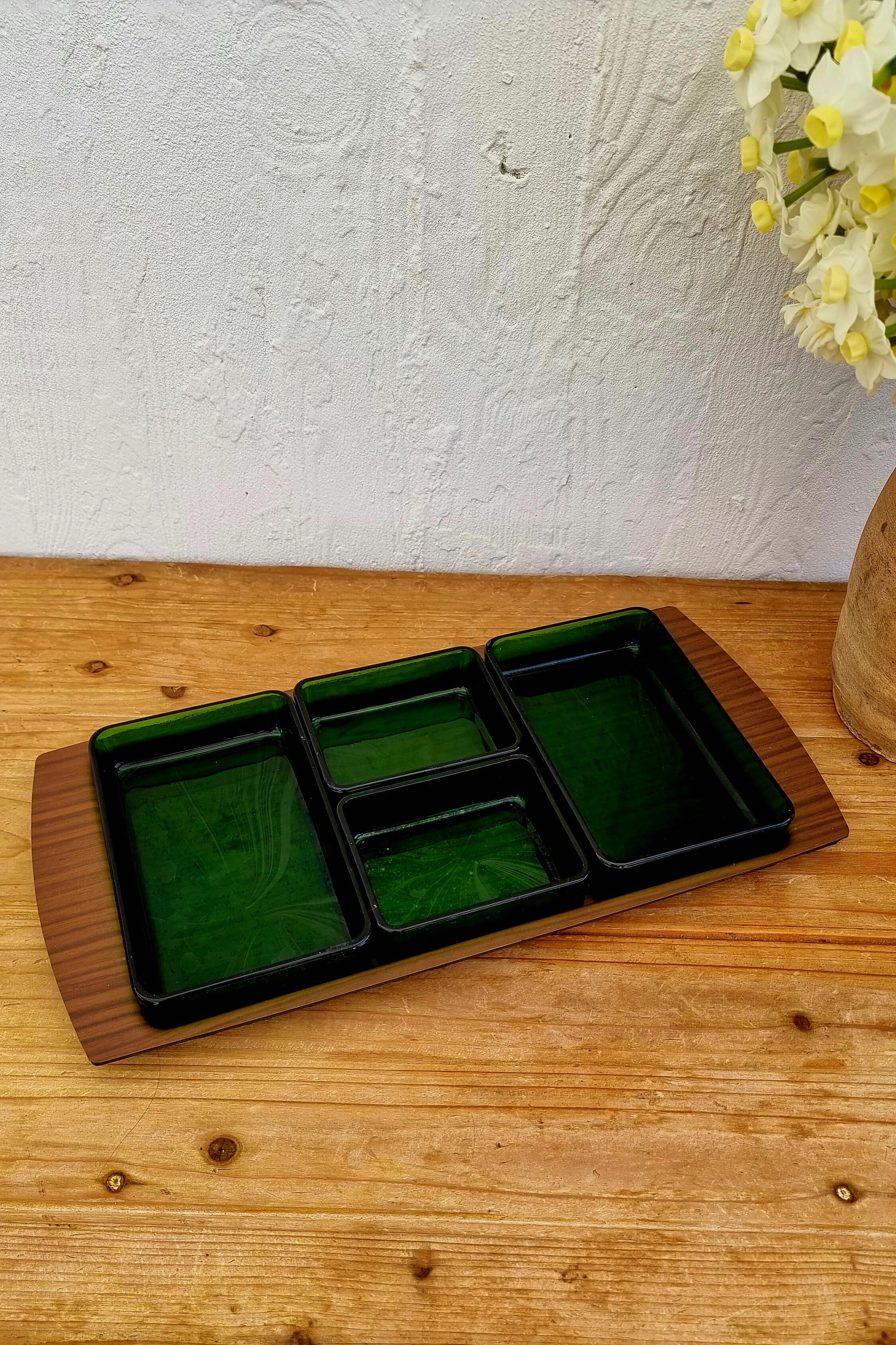 Aperitif tray with 4 vintage Vereco glass cups