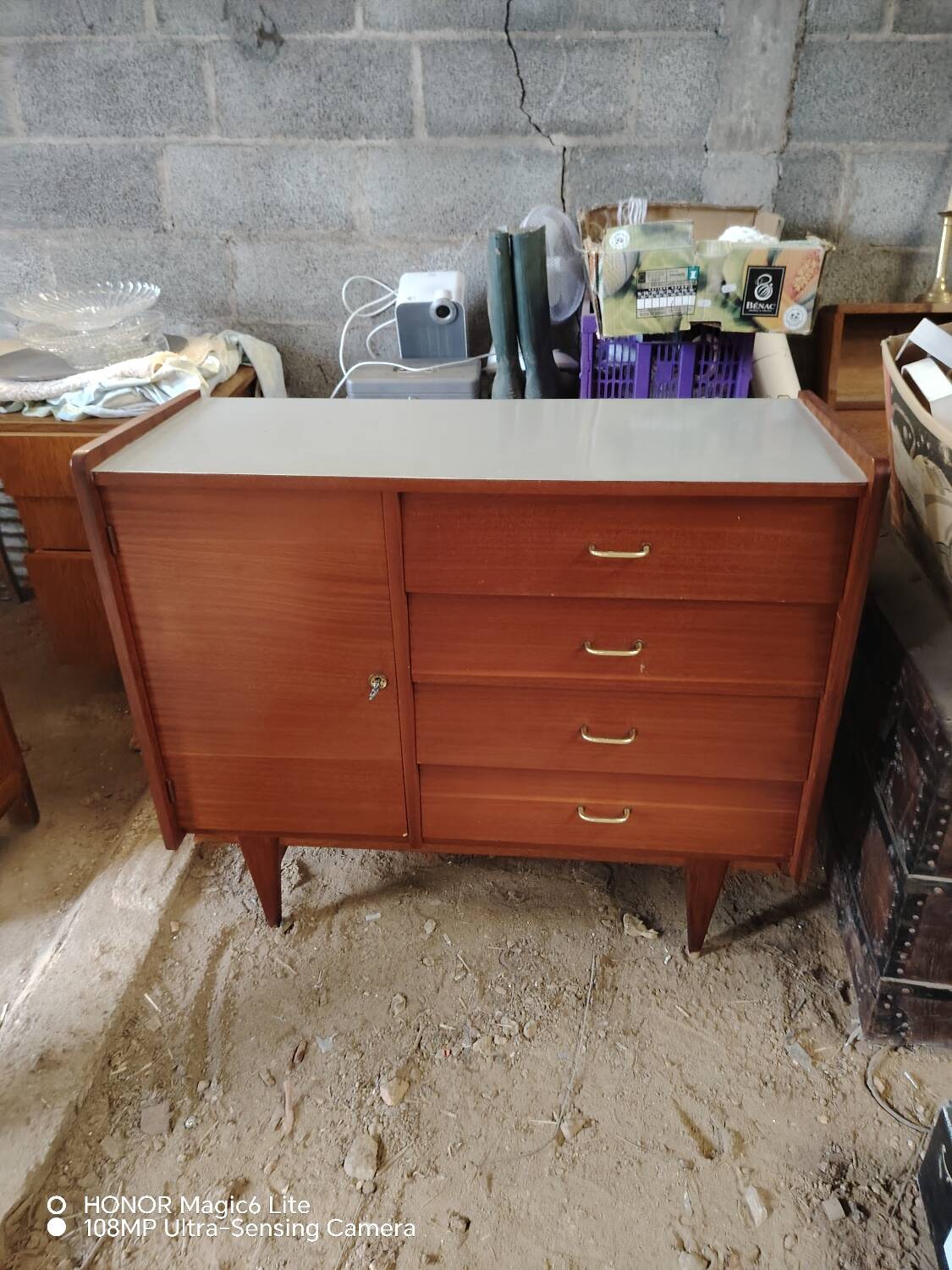 Commode asymétrique