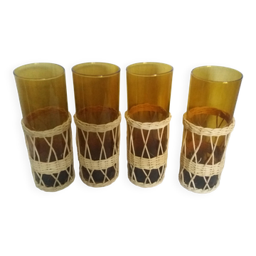 Verres en verre ambré et osier