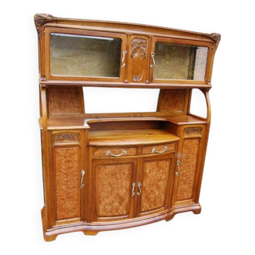 Grand buffet deux corps d'époque Art Nouveau école de Nancy en noyer et loupe d'orme