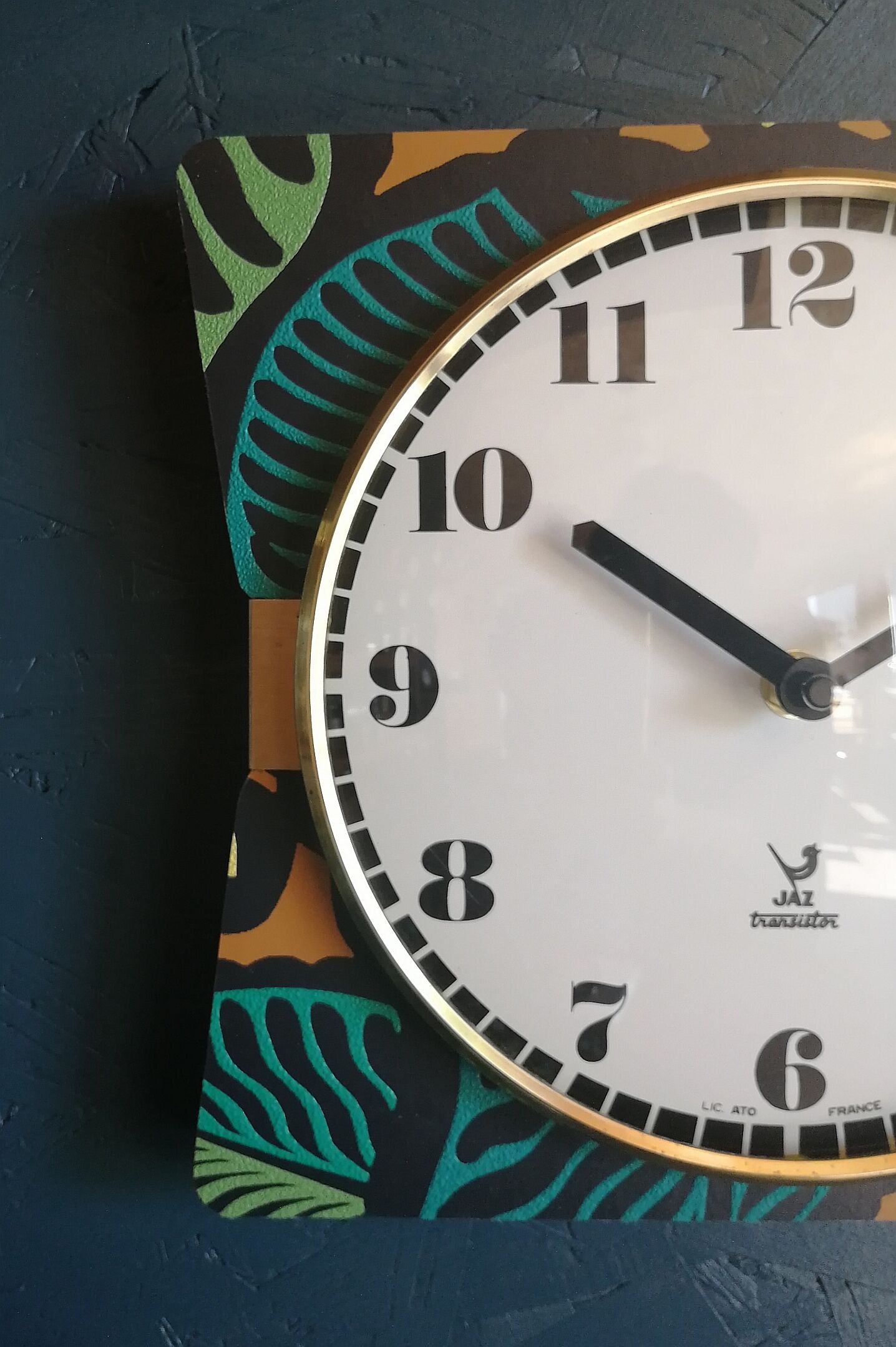 Vintage clock golden silent wall clock "Jaz black green ochre"