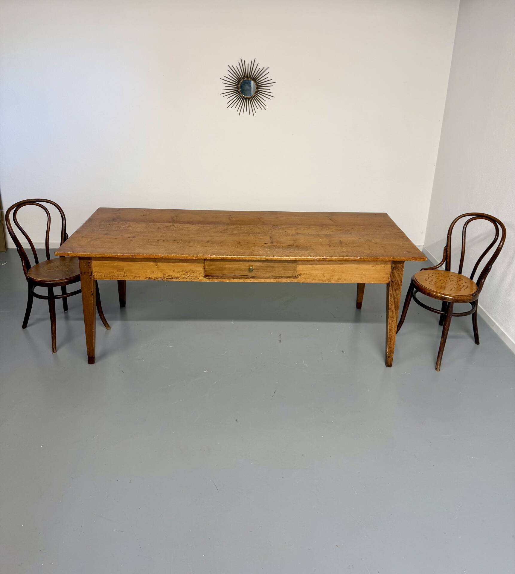 Grande table de ferme en bois avec tiroir en sapin fin 19 eme 